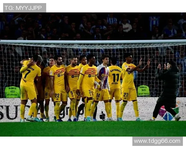 齐耶赫精彩瞬间：足球场上技艺非凡的天才球员形象展示